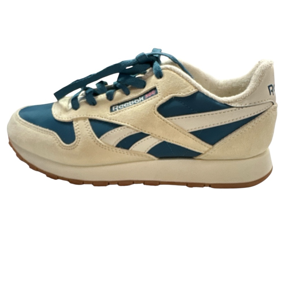 Reebok Unisex-Child Classic Leather Chalk/Alabaster/Gum Size 5 Big Kid Preowned